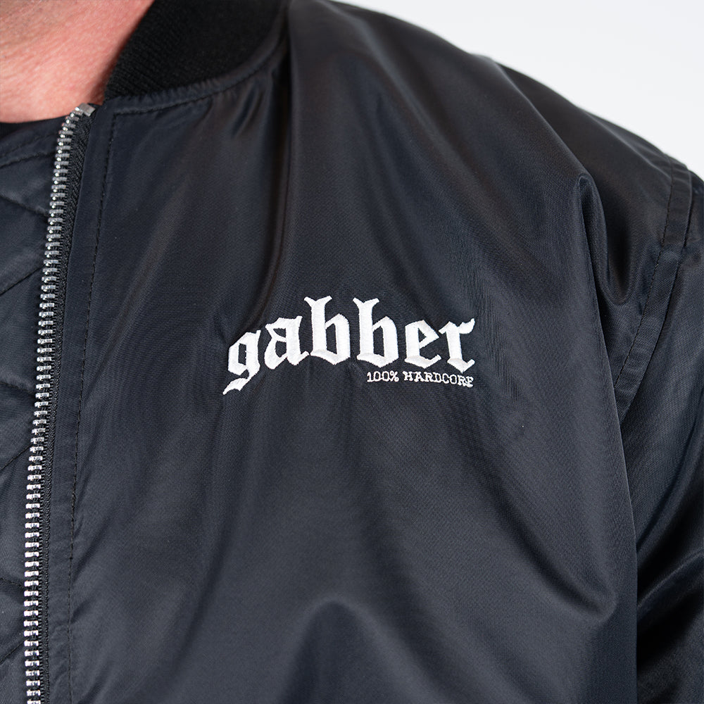 Model nosi Bomber Jacket 100% Hardcore Gabber – czarna